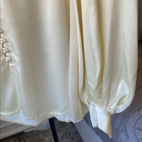 Vintage Jessica’s Gunnies Cream Satin Blouse with Embroidered Collar - Picture 5 of 7